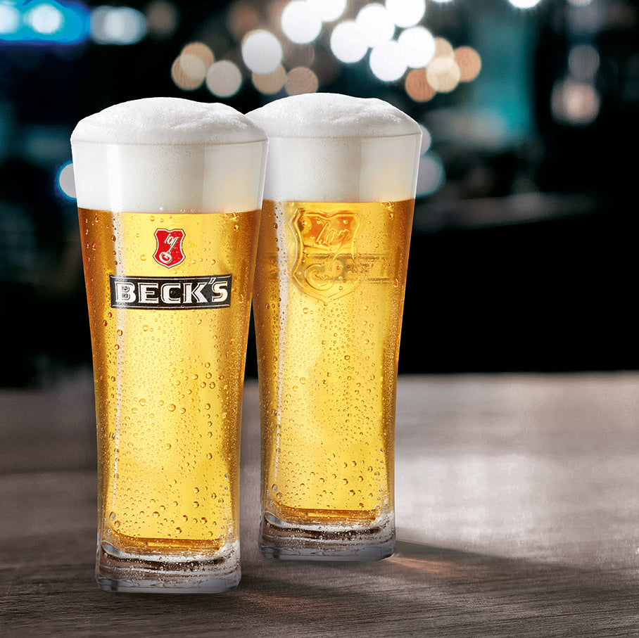 gefüllte Becks Henry Biergläser
