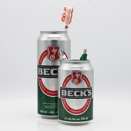 oben offene Dose in verschiedenen Größen mit Becks Logo als Zahnputzbecher