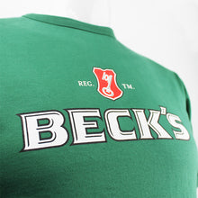 Laden Sie das Bild in den Galerie-Viewer, grünes T-Shirt mit Becks Logogrünes T-Shirt mit Becks Logo