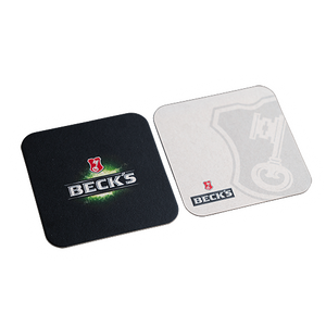 schwarze Untersetzer mit Becks Logo und weißer Rückseite mit Schlüssel Wappen Abdruck